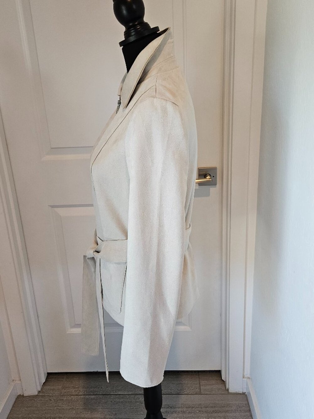 Truth soft beige faux leather jacket blazer with a belted waist size S/P - Picture 10 of 14